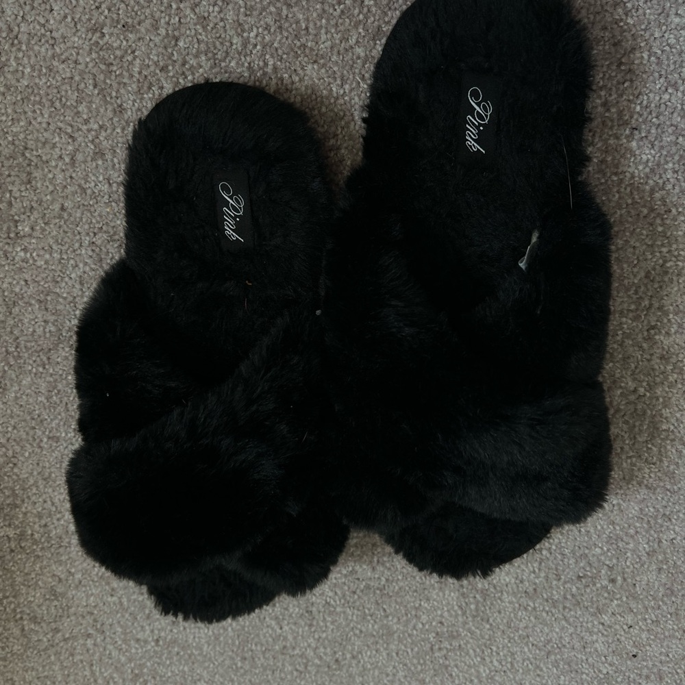 Victoria's Secret Black Cozy Slippers